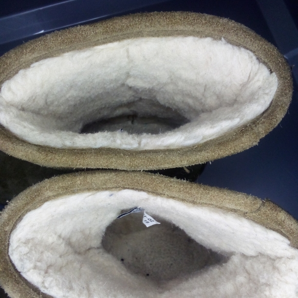 Bearpaw Girls Emma Short Mushroom Suede Shearling-lined Boots - Picture 8 of 14